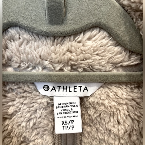 Athleta Westbound Sherpa Jacket. NWT. Color: Abalone Grey. Size: XS. - Picture 5 of 9